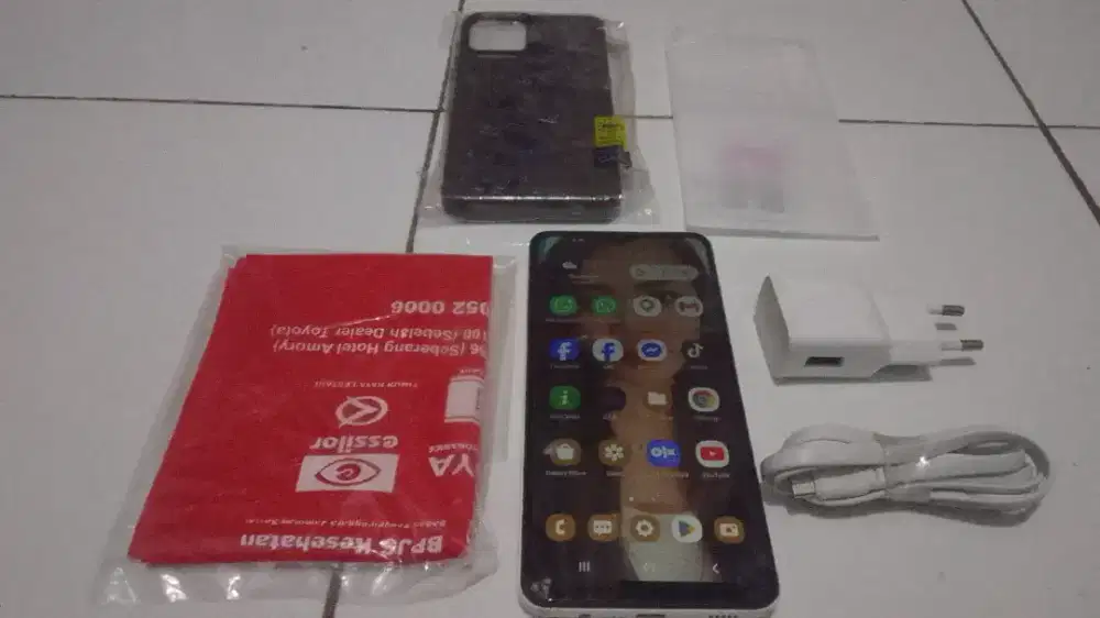 Samsung A12 ( 2023 )
Ram 8gb (4gb+4gb)
Rom 64gb
White Edition