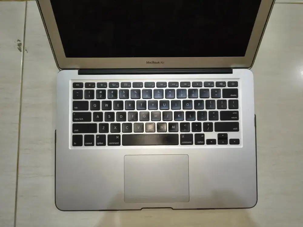 Macbook Air 13 Bonus Magic Mouse and converter hdmi to mini dp