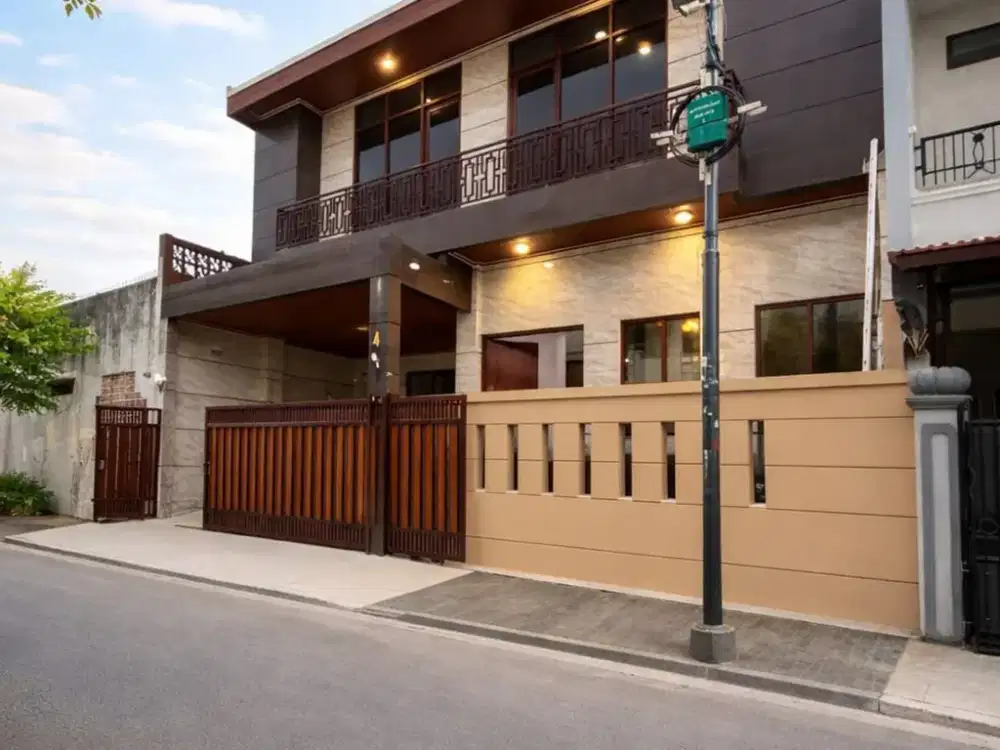 RUMAH BARU MEWAH  SIAP HUNI TIDAK BANJIR DI KAYU PUTIH JAKARTA TIMUR