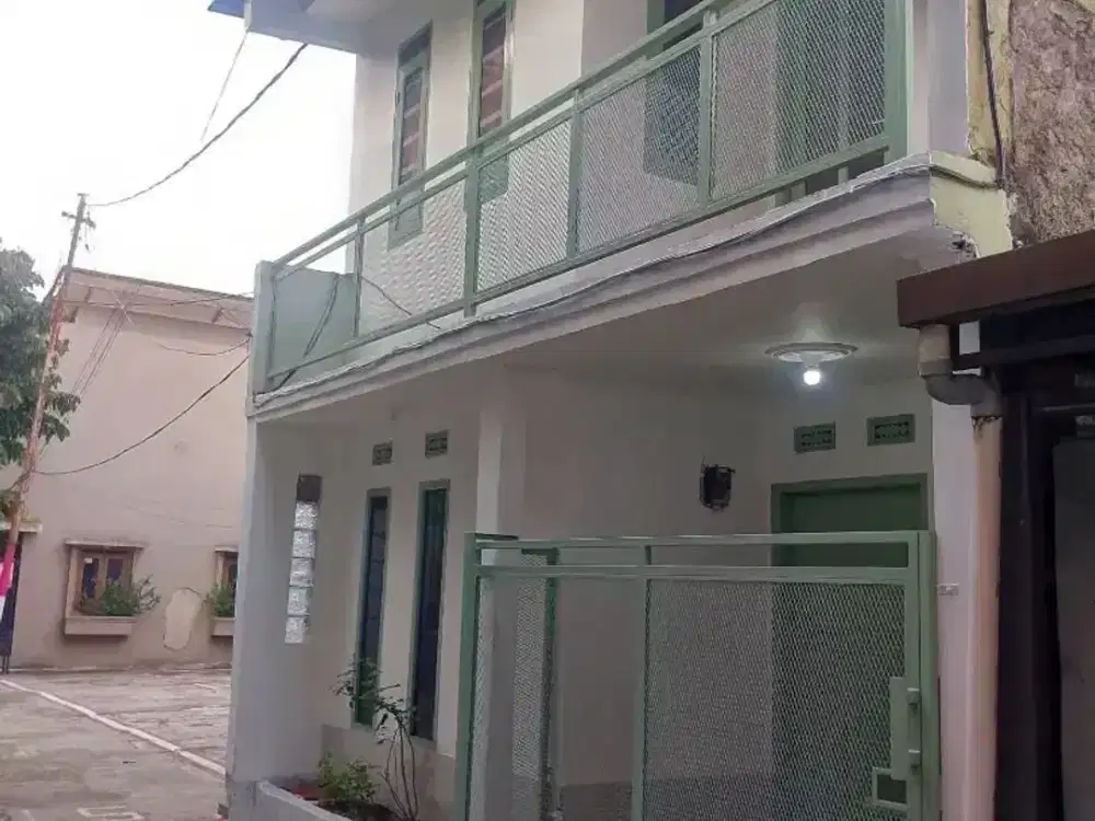 DISEWAKAN RUMAH KOMPLEK 2 LANTAI LOKASI STRATEGIS DAGO TUBAGUS ISMAIL BANDUNG