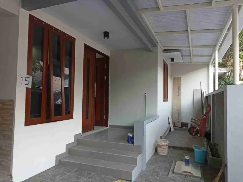 Sewa Rumah Baru Renov Perumahan Manyar Tengah Kota
