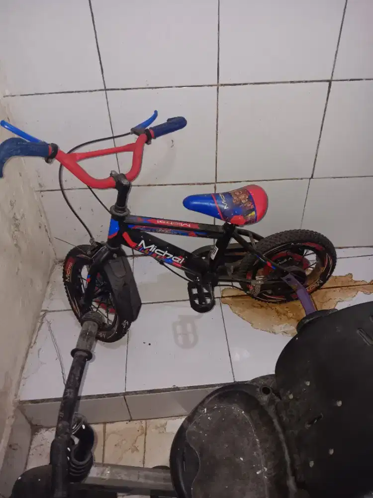 Dijual sepeda anak roda 4 & 3 dan stroler bayi