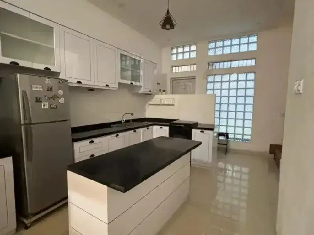 DISEWAKAN RUMAH SEMI FURNISH DI KOMPLEK DAERAH ANTAPANI KOTA BANDUNG