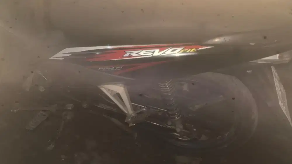 Dijual HONDA REVO FIT HITAM MERAH 2016