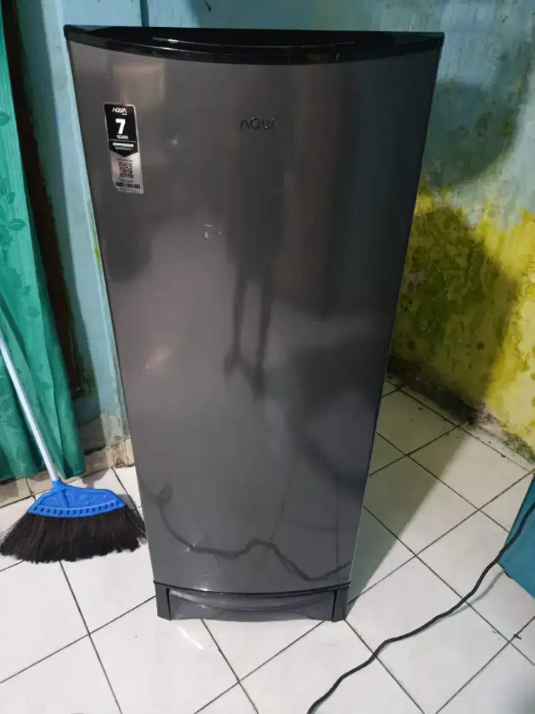 Kulkas 1 pintu merek AQUA