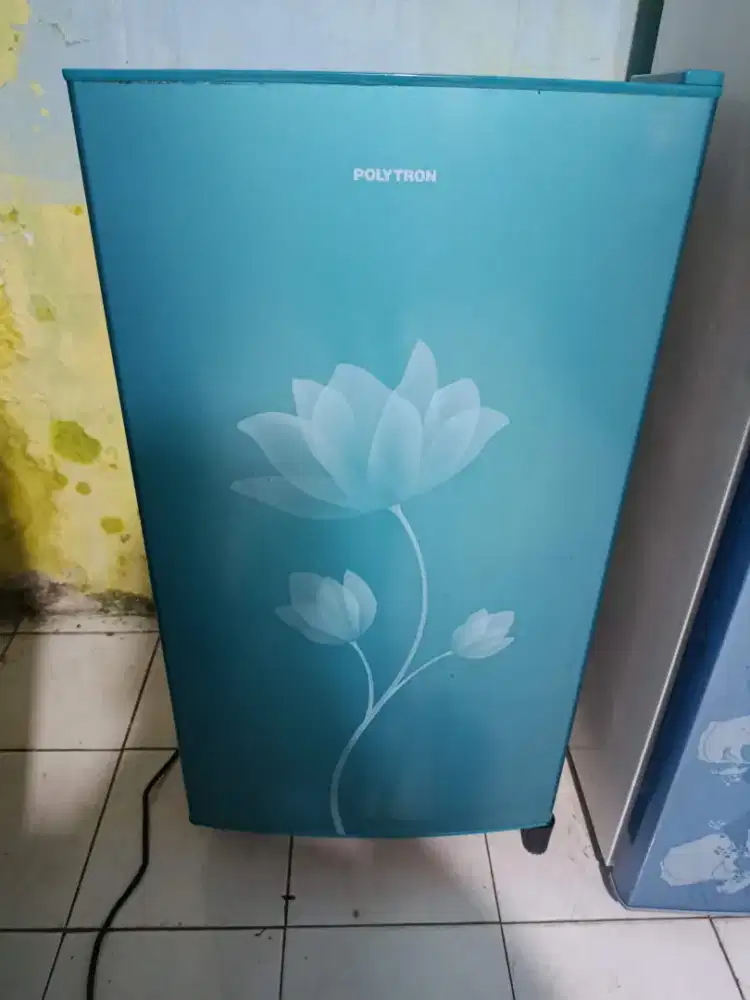 Kulkas 1 pintu merek Polytron