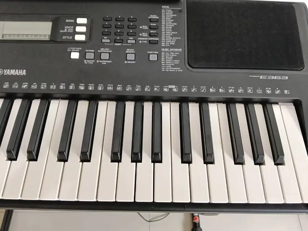 Jual Preloved Keyboard Yamaha PSR 363 + Stand, Kondisi Sangat Bagus!
