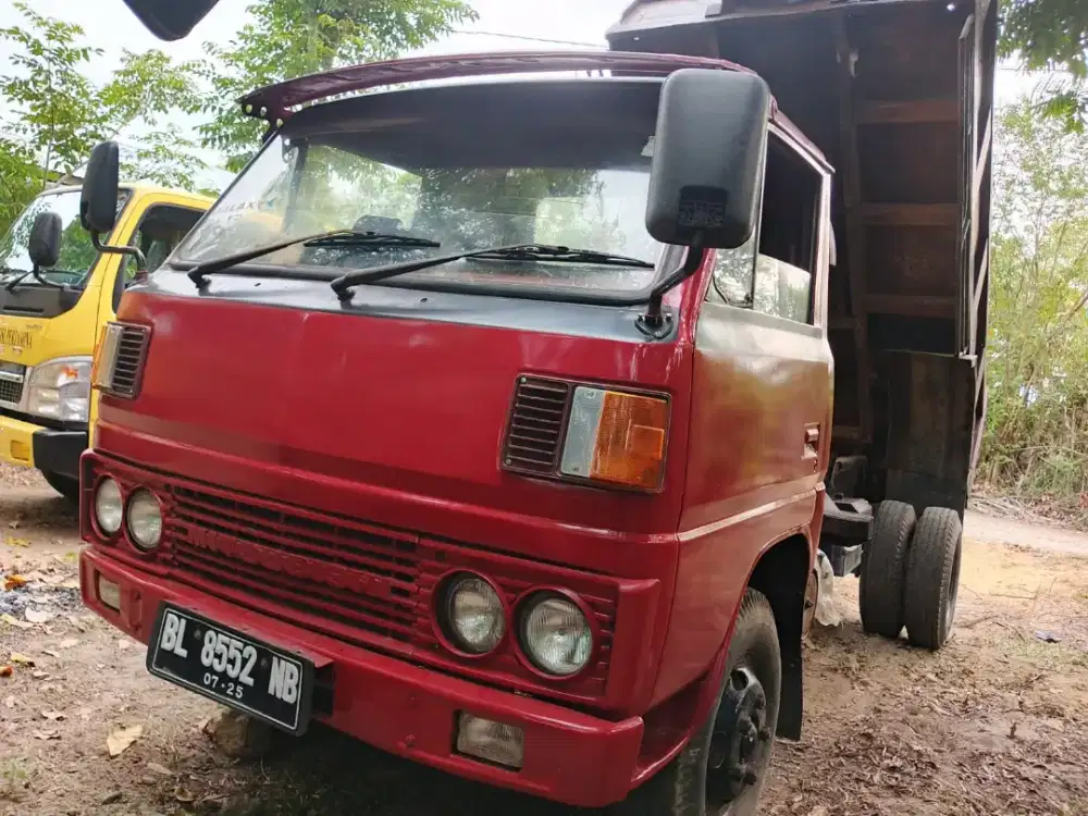 Mobil Dum truk  pengen barang