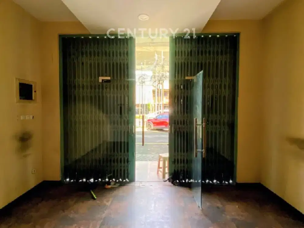 Ruko 4 Lantai Dengan Rooftop Disewakan Di Area Kebayoran Baru