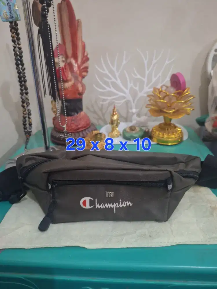 Tas pinggang branded 
Bally uk 29 x 8 x 10 
Limited edition 
Barang te