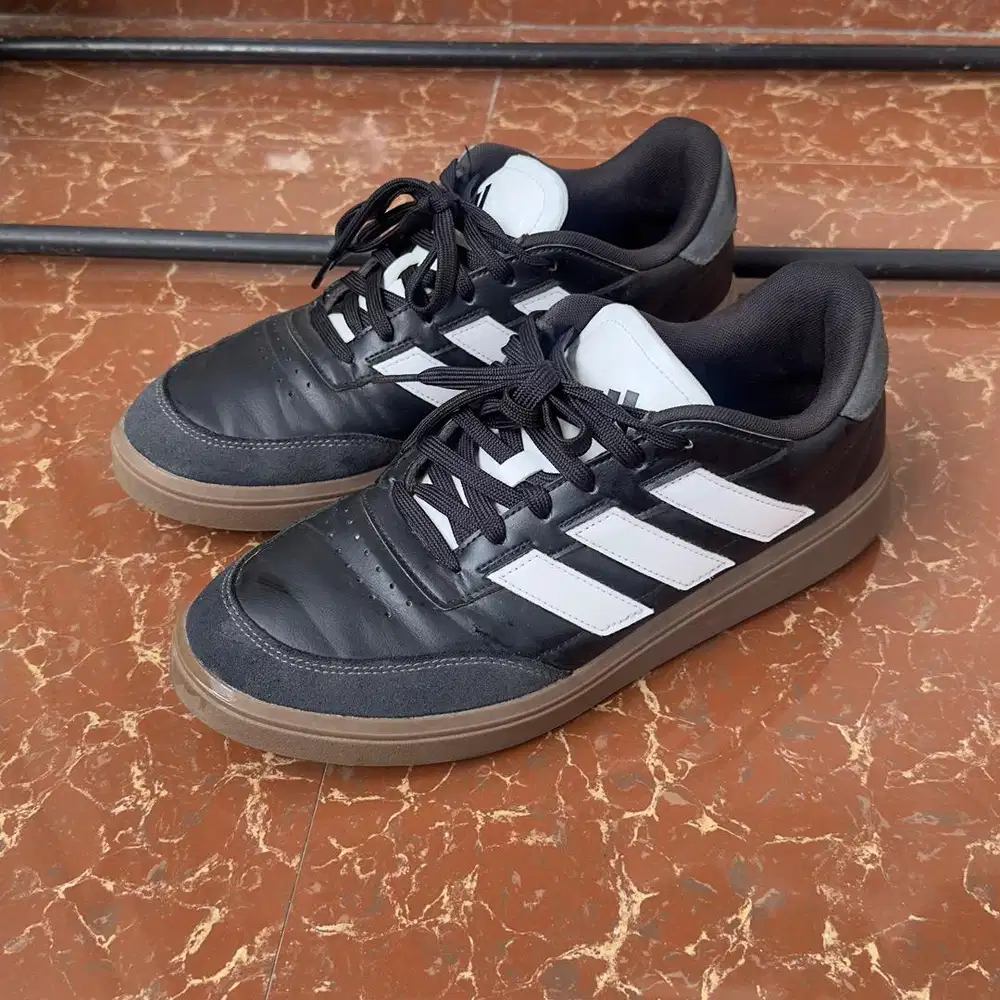 Nett Sepatu Adidas  44 Ori Baru 2 kali pake mulus
