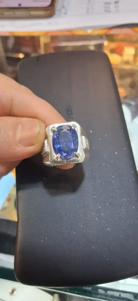 Cincin natural blue 
Sapphire 9.43 cts 
Limited edition 
Barang terawa