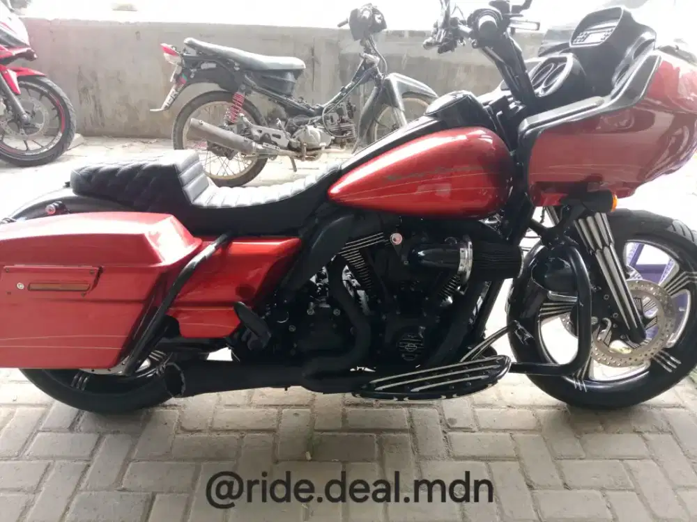 HARLEY DAVIDSON ROAD GLIDE 2013