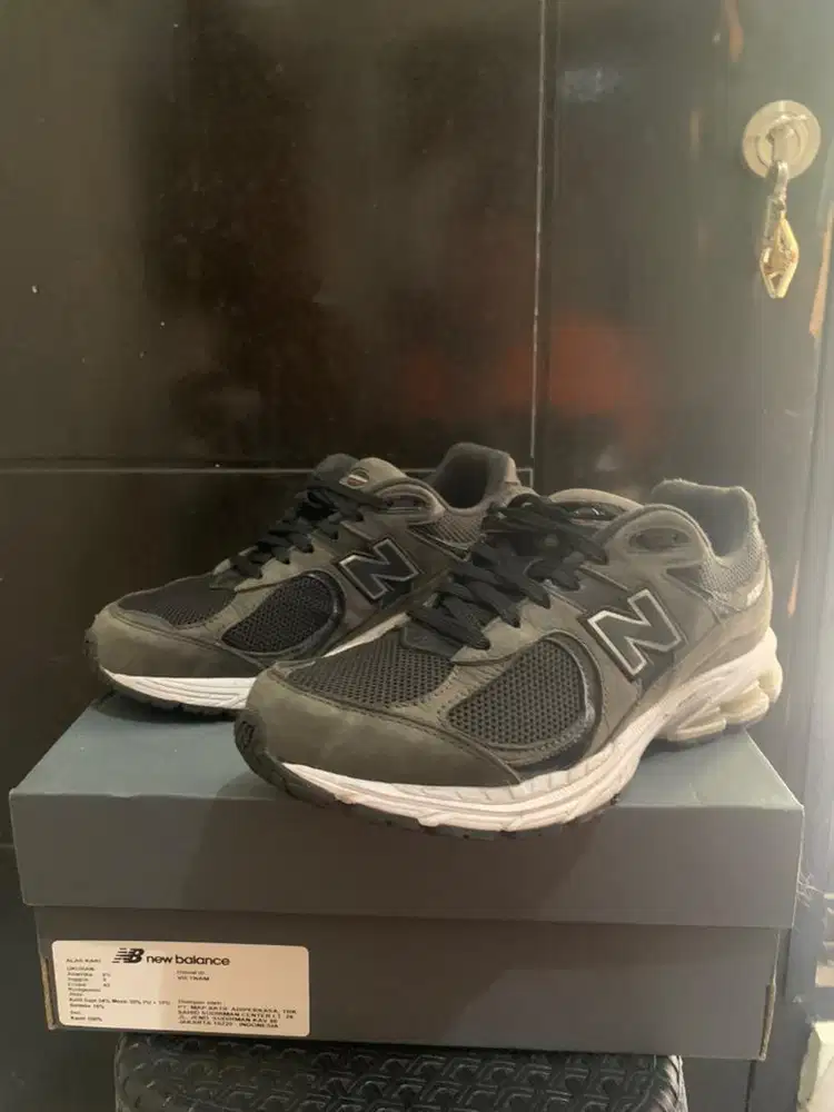 Sepatu New Balance 2002R