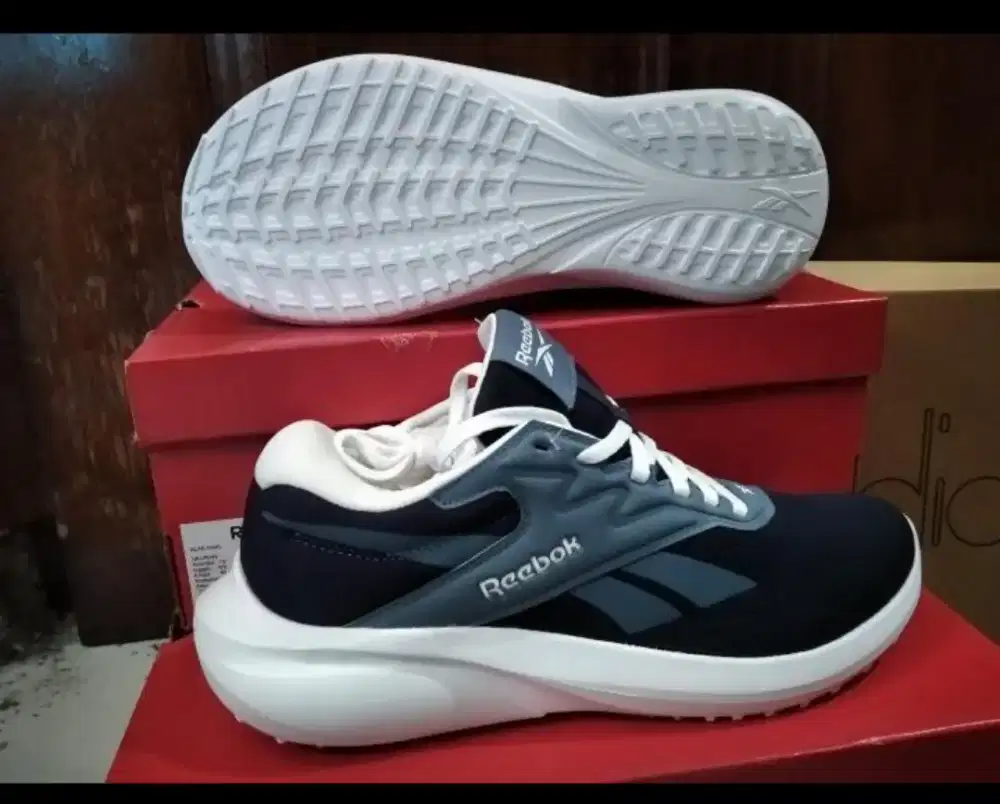 Sepatu Reebok run size 40 dan 43 murah