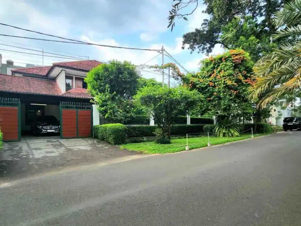 Dijual rumah asri jln lebar dkt senayan prime area di kebayoran baru