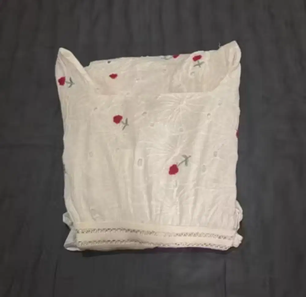 Preloved Dress Katbol Putih Bunga-Bunga (minus)