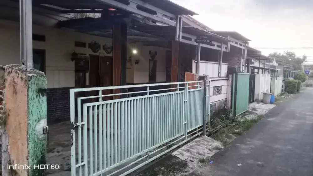 DISEWAKAN RUMAH TAHUNAN