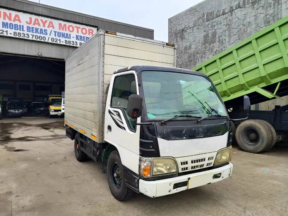 Isuzu Elf NKR55 - 4 Roda Box Tahun 2012