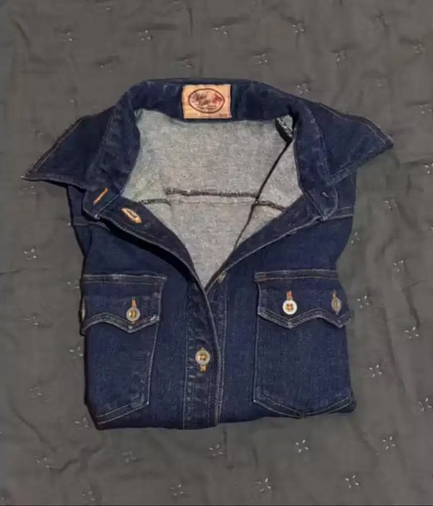 Preloved Kemeja Denim Crop Slimfit / Pressbody