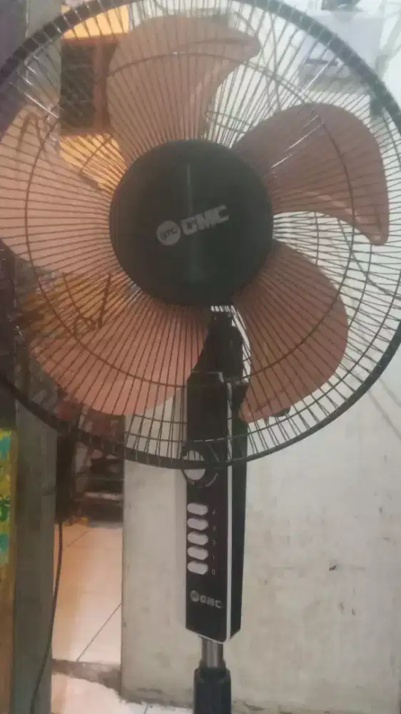Di jual cepat kipas angin 5 baling baling kondisi masih bagus