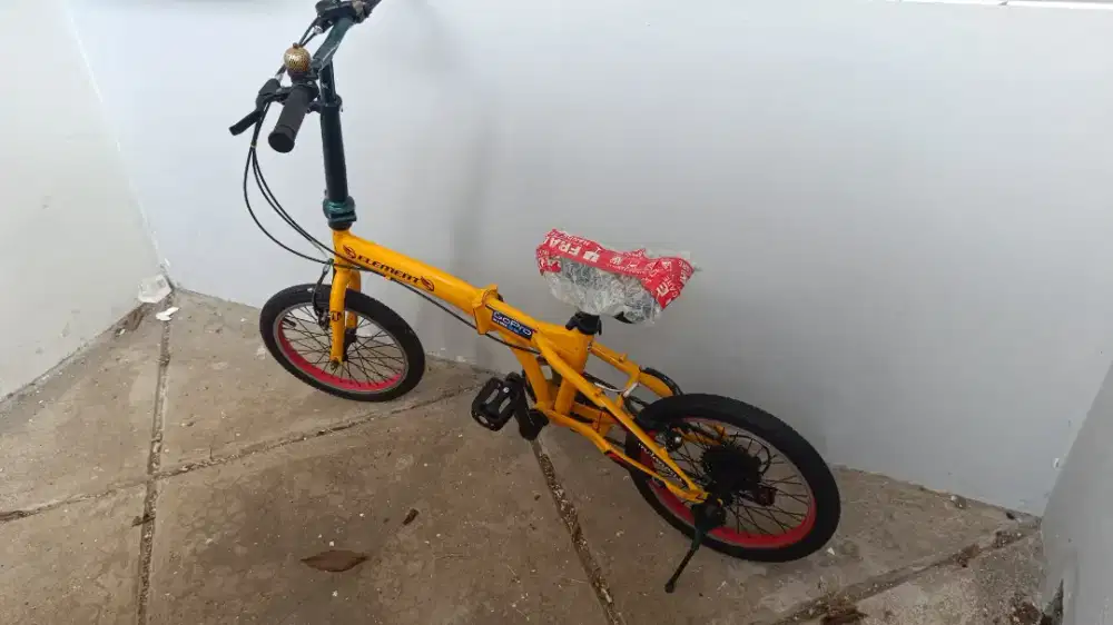 Sepeda lipat  kuning