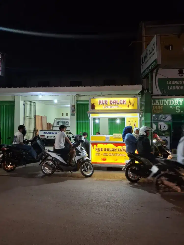 DIBUTUHKAN PENJAGA STAND KUE BALOK