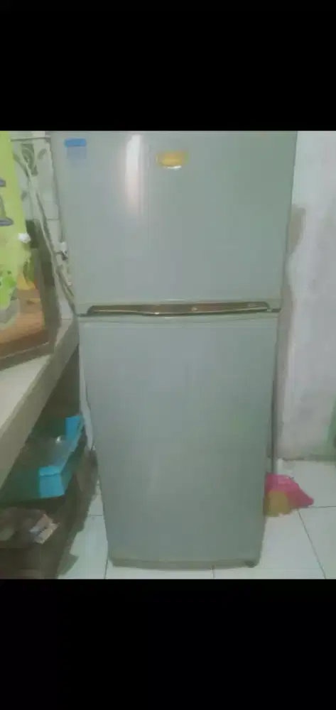 kulkas 2 pintu merek sharp