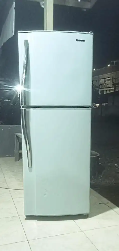 dijual kulkas sharp 2 pintu
