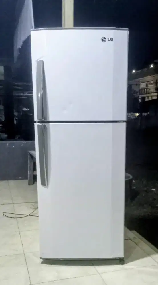 DIJUAL KULKAS LG 2PINTU ORIGINAL