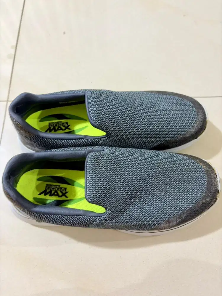 Sepatu Skechers Goga Max Abu