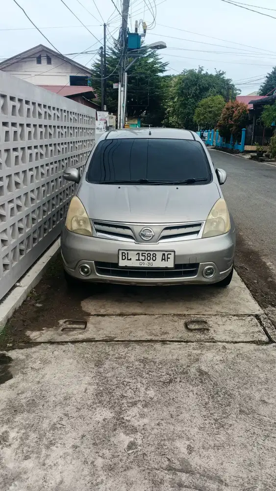 Nissan Grand Livina XV 1.5 A/T 2012