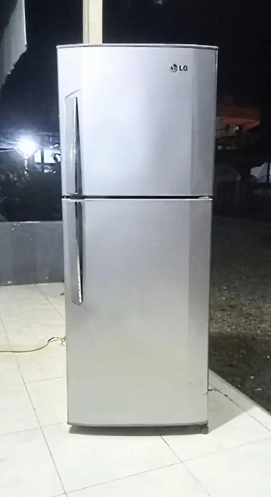 DIJUAL KULKAS SHARP 2 pintu