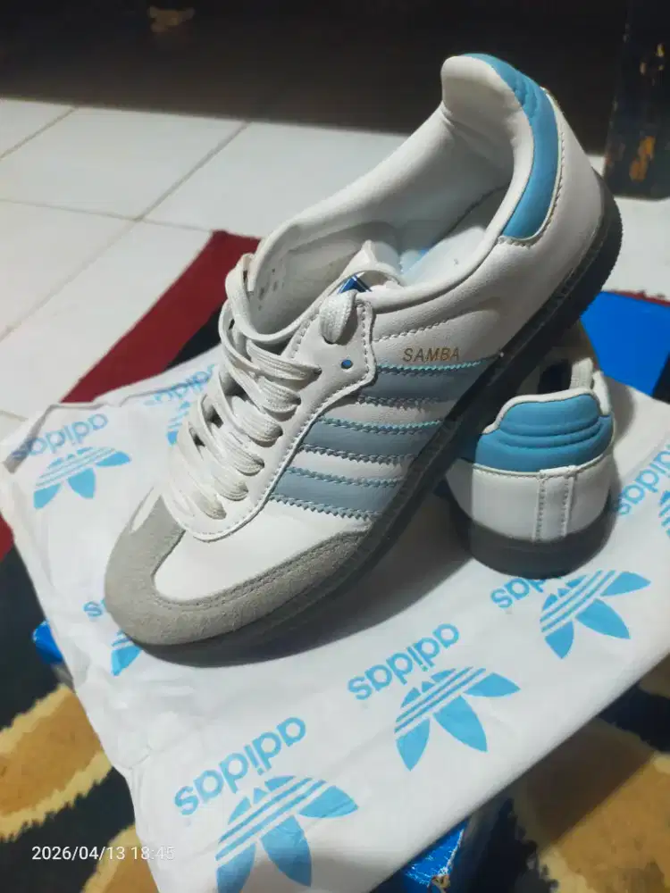 Di jual sepatu Adidas samba