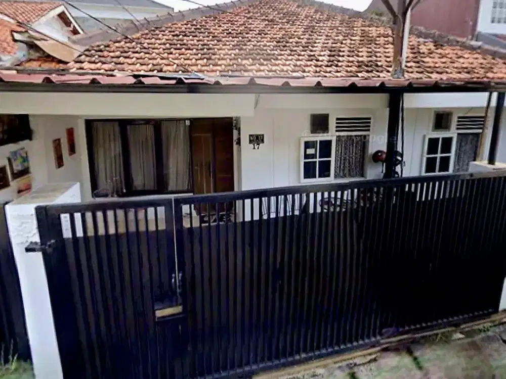 Dijual rumah lama dengan nilai utama pada tanah, berlokasi di Jalan Cilandak Dalam III,
