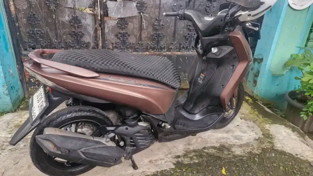 Lexi s 125 tahun 2019 warna bronze/coklat
