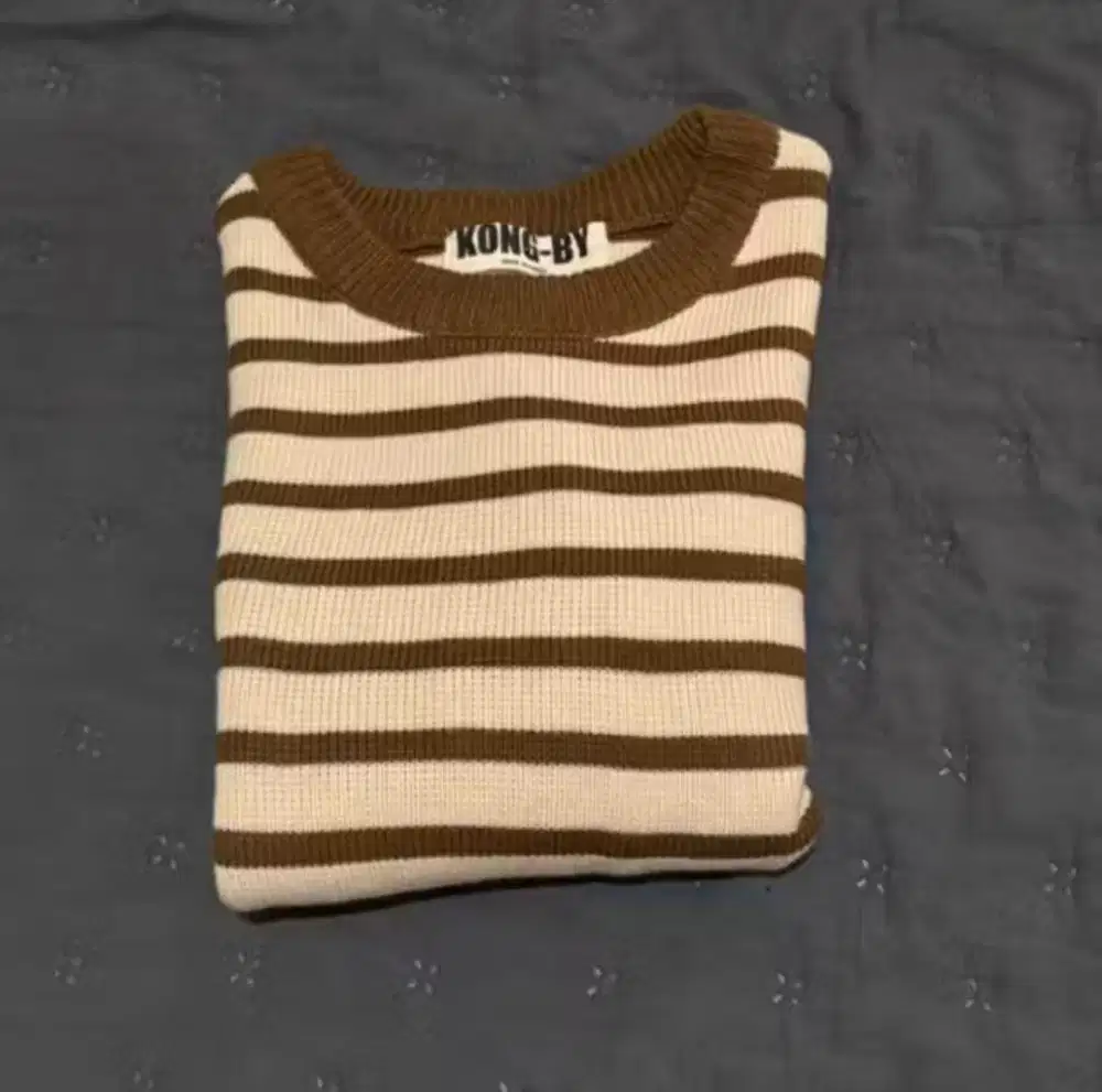 Preloved Sweater Crop Salur Coklat