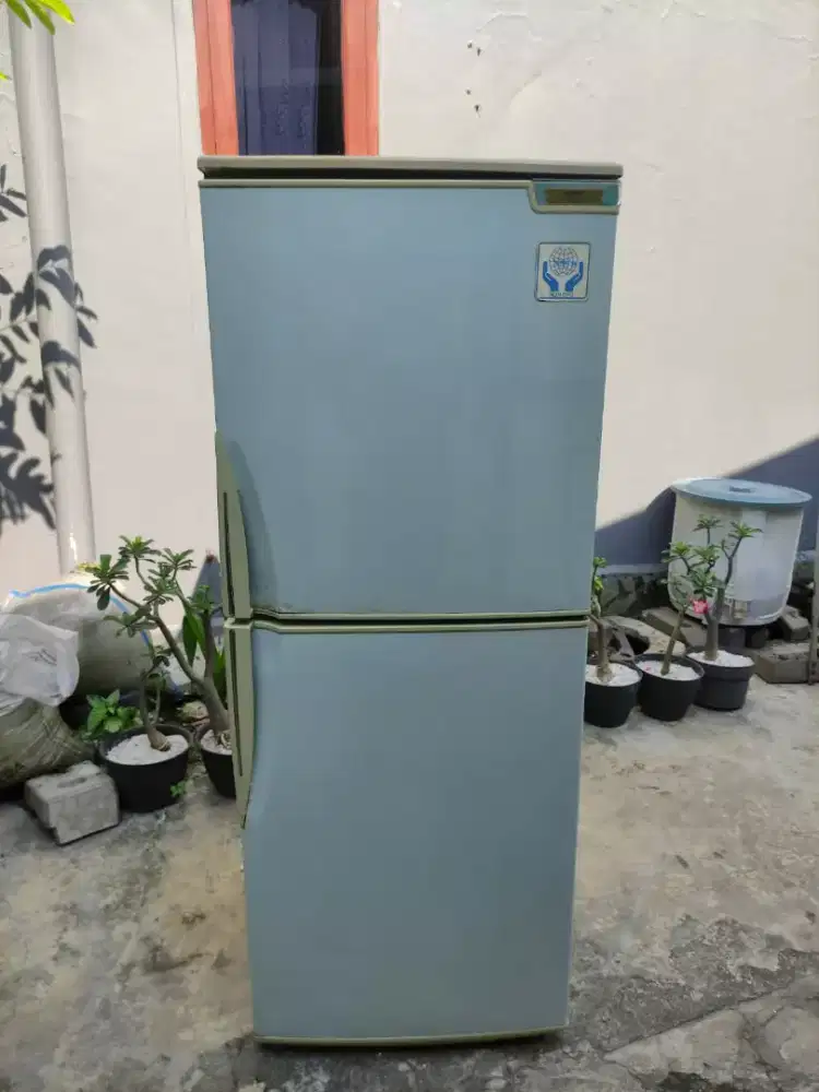 Kulkas 2 pintu merk SANKEN