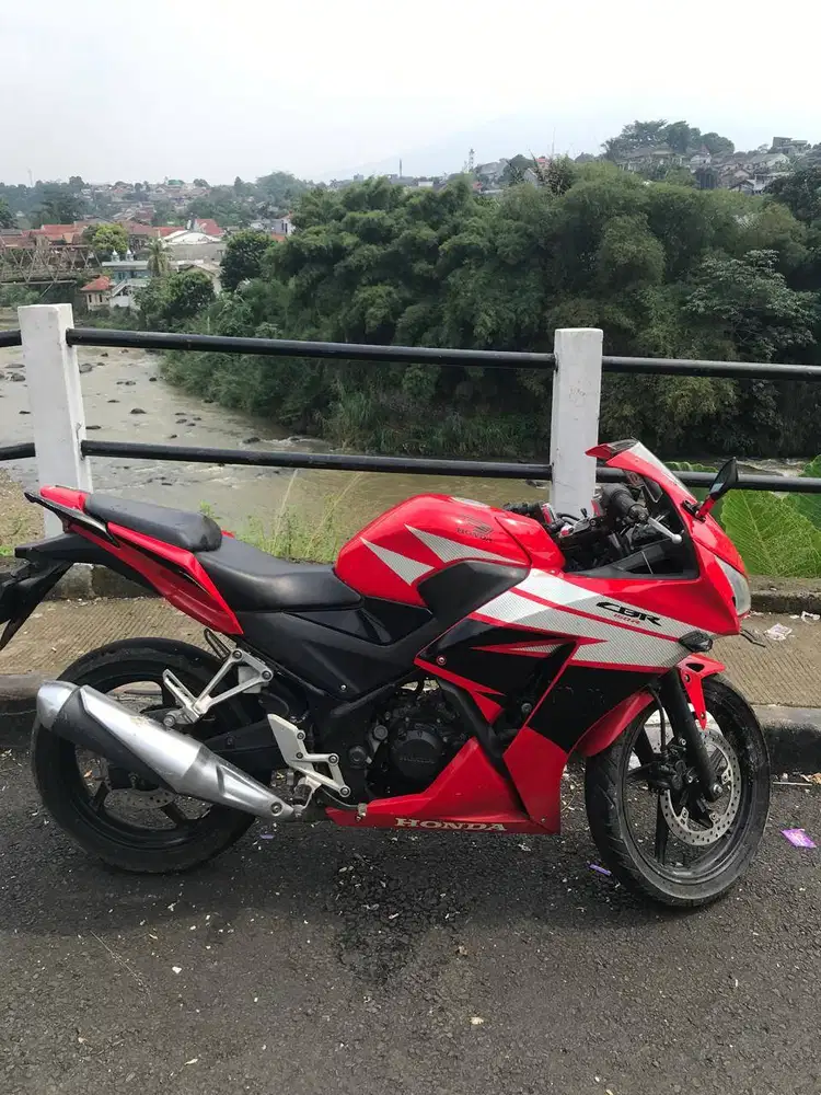 Honda CBR 150R Merah Full Original, Mesin Halus, Siap Pakai