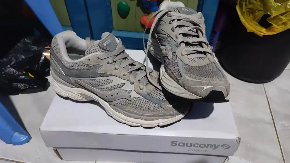 Sepatu saucony original