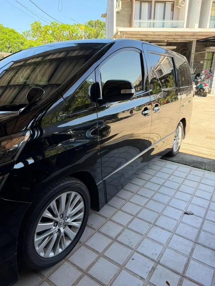 TOYOTA VELLFIRE 2013