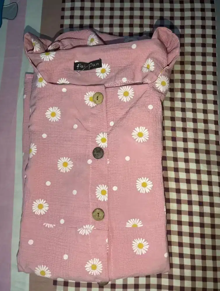 Preloved Blouse Pink Koreanstyle Bunga Daisy