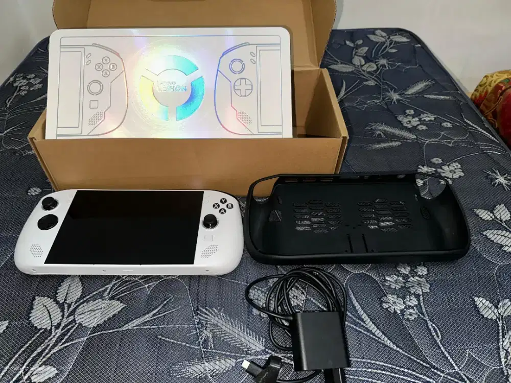 Lenovo Legion Go S 16/512gb Windows OS Garansi Panjang