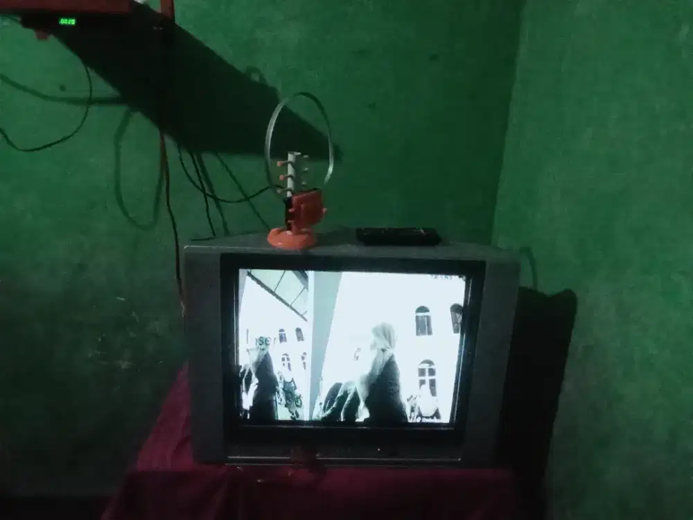 maaf min melengceng tolong lolosin punya tv tabung merek Toshiba 32