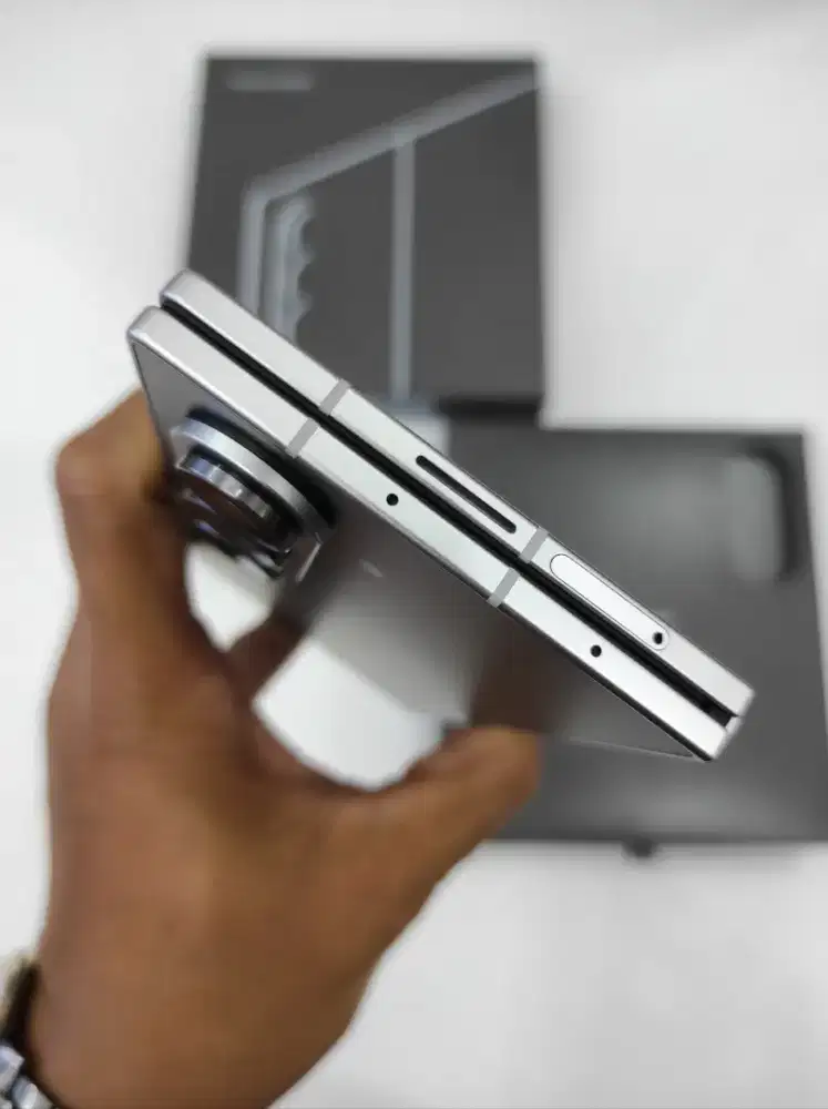 Samsung Fold 7 
Garansi Resmi
Mulus 99%
Ram 12/256
Fulset original