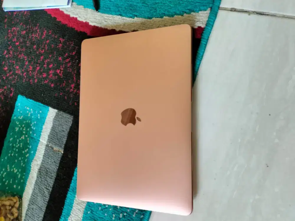 Macbook Air 13 2020 8/256 like new