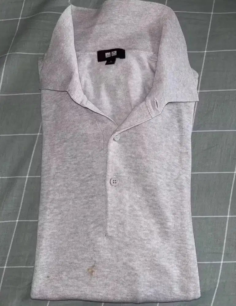 Preloved Kaos Kerah Uniqlo (minus)