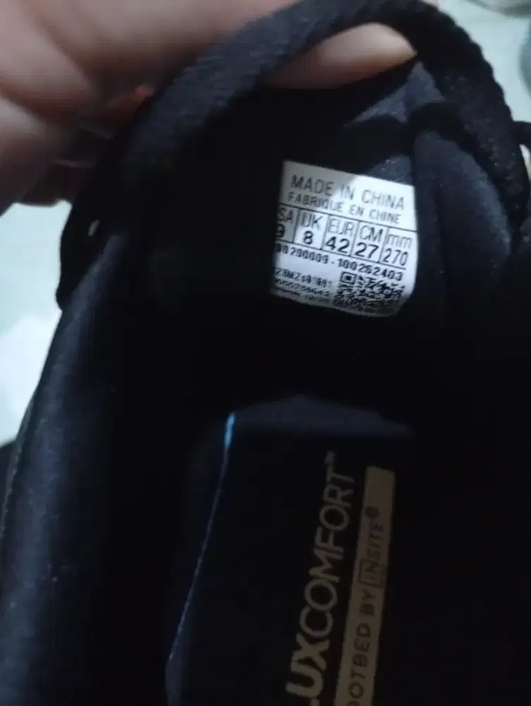 Dijual sepatu Adidas dan Reebook original