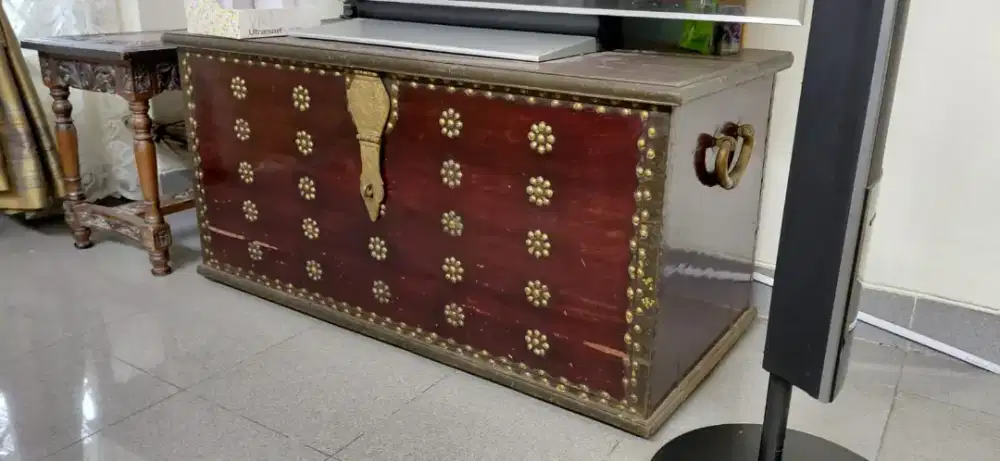 Peti Besar Kotak Kayu Kuningan Antik