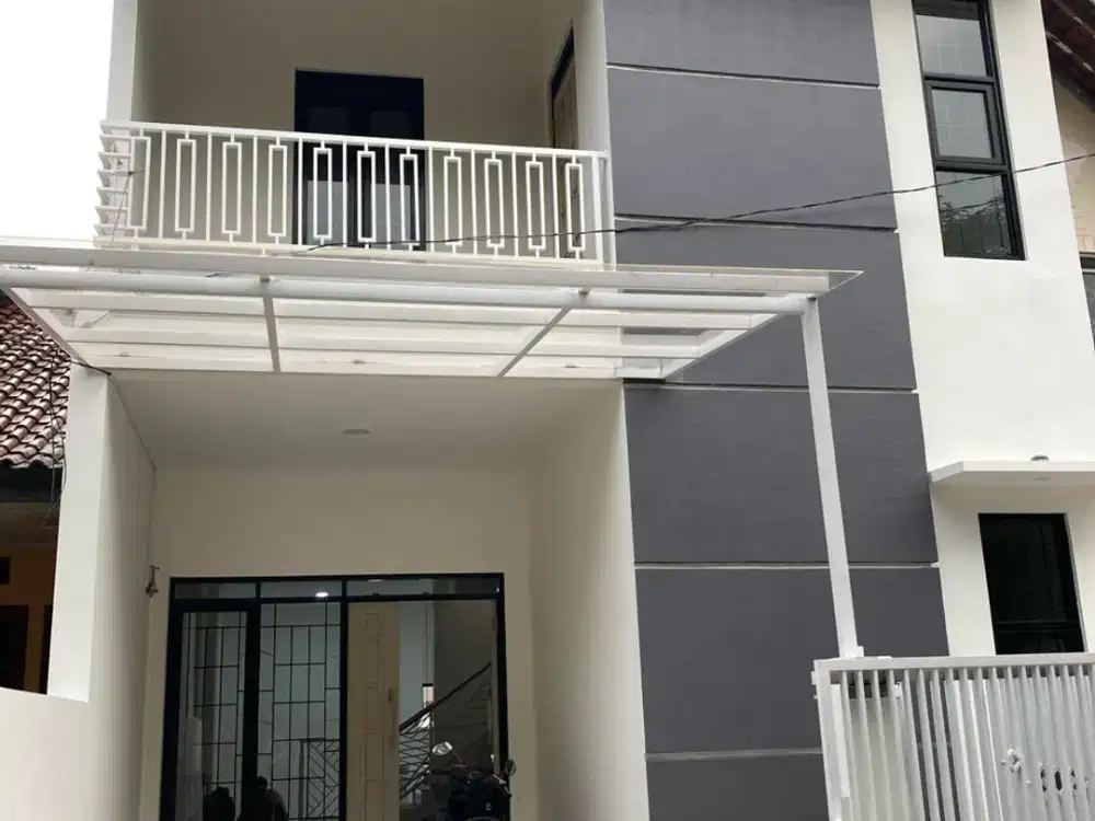 Dijual rumah 2 lantai dengan konsep dua muka di kawasan Pondok Mulana, cocok untuk hunian keluarga dengan suasana nyaman dan pemandangan menarik.